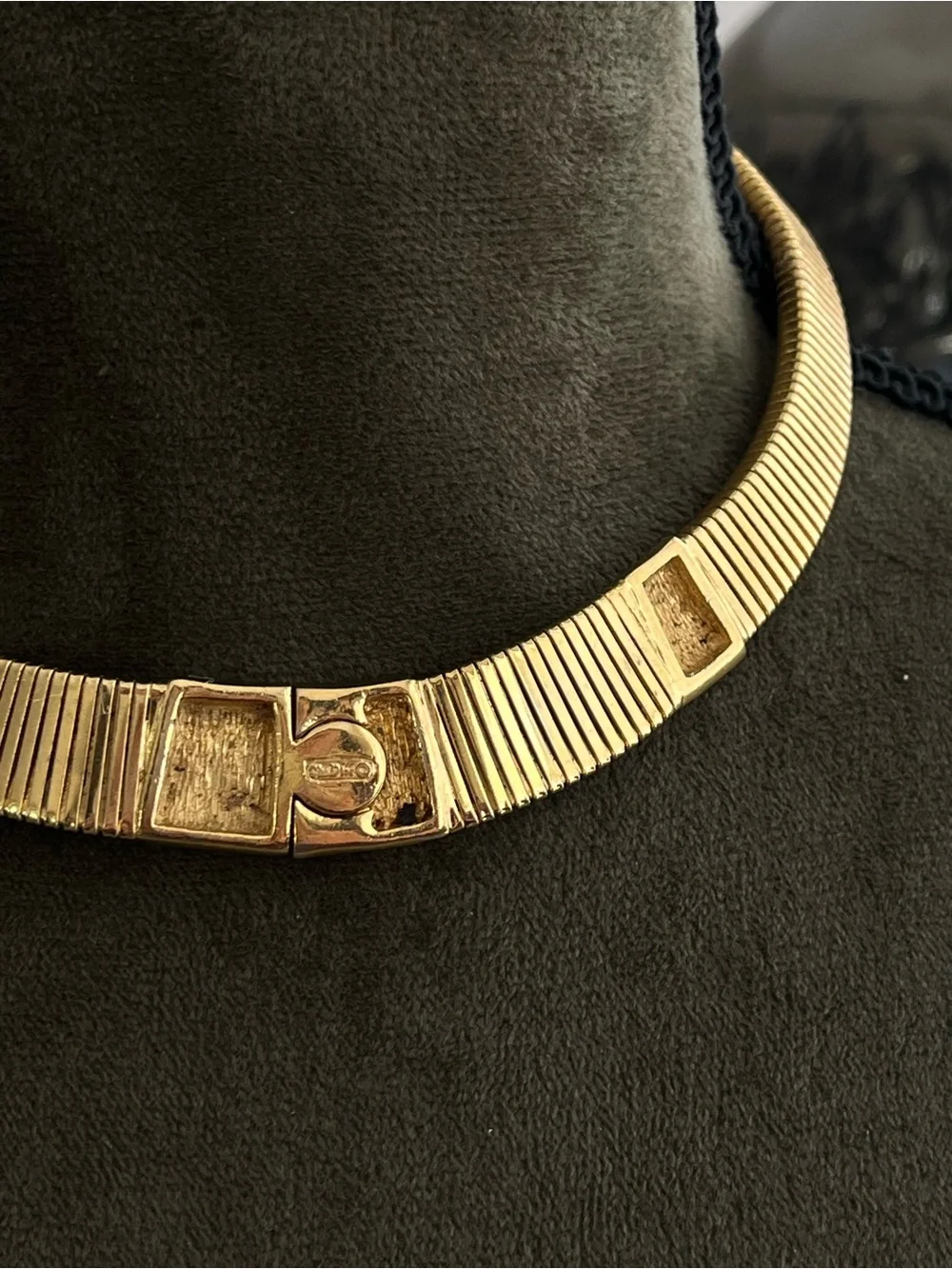 Authentic Vintage Dior Rhinestone Pavé Gold Thick Ribbed Chain Choker Necklace